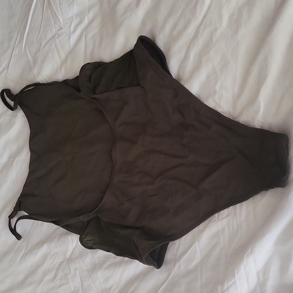 One Piece High Cut Bathing Suit - Picture 5 of 6